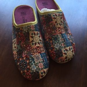 Sundance slippers, women’s size 10